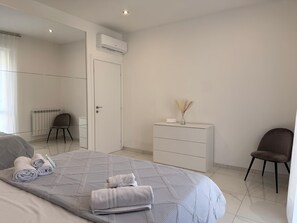 2 slaapkamers, een strijkplank/strijkijzer, wifi, beddengoed