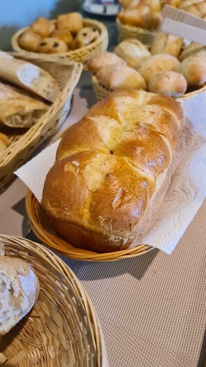 Tägliches nach Wunsch zubereitetes Frühstück (10 EUR pro Person)