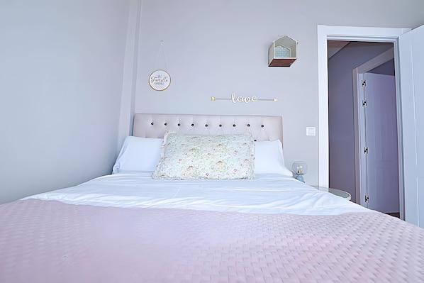 2 bedrooms, iron/ironing board, WiFi, bed sheets