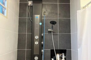 Iron/ironing board - GardenView Home in Sungai Petani (fit 6 pax) (Sungai Petani)