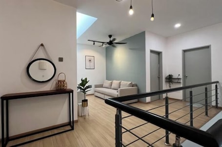 Tabla de planchar con plancha . GardenView Home in Sungai Petani (fit 6 pax)