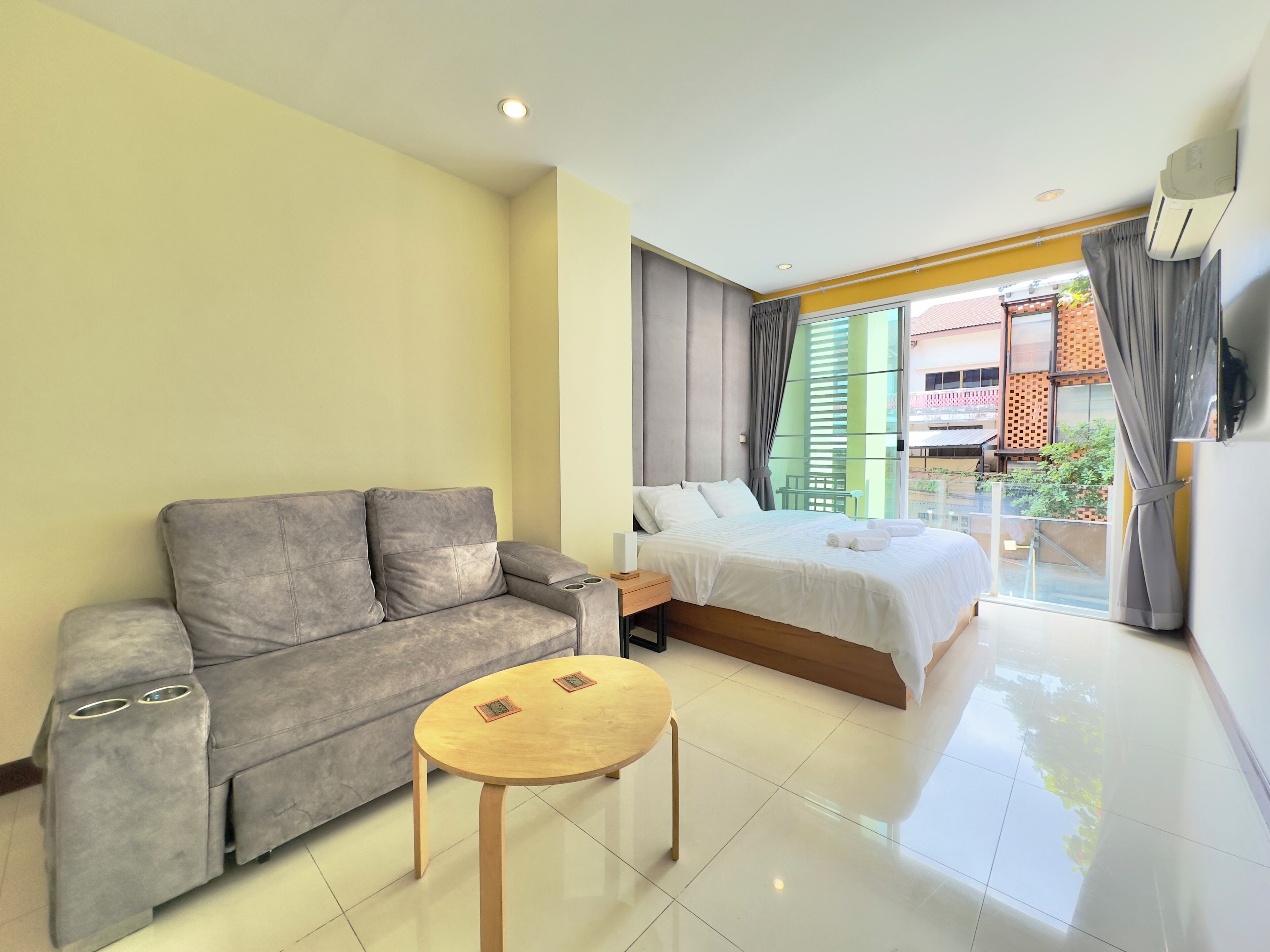 Deluxe Double Room, City View | Minibar, individually decorated, individually furnished, free WiFi