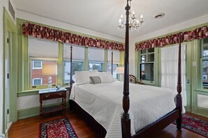 8 bedrooms, iron/ironing board, free WiFi, bed sheets