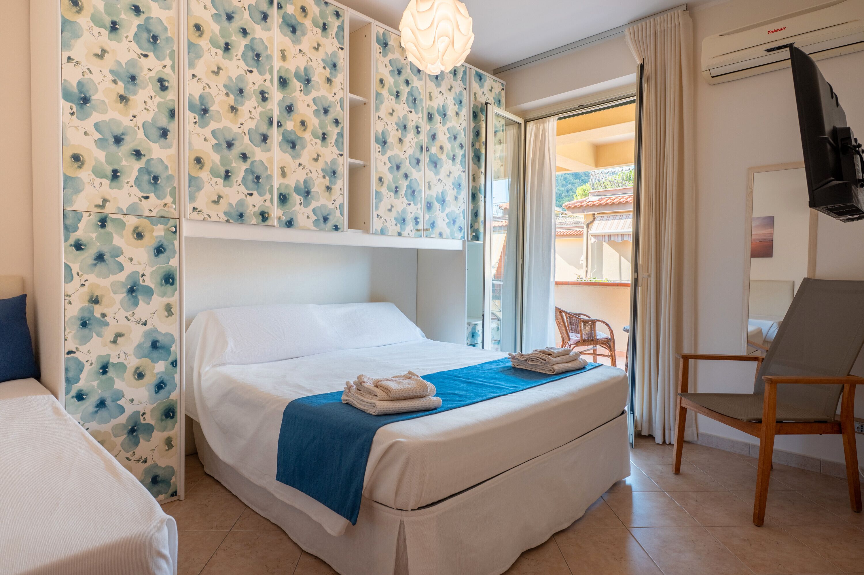 2 bedrooms, iron/ironing board, bed sheets