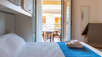 2 bedrooms, iron/ironing board, bed sheets