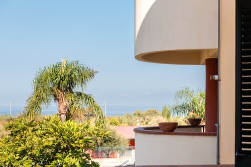 Appartement 'Vacanza Gliaca' avec vue sur la mer, balcon et climatisation