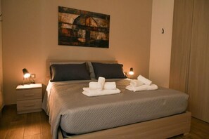 1 habitación, escritorio, tabla de planchar con plancha y wifi gratis 