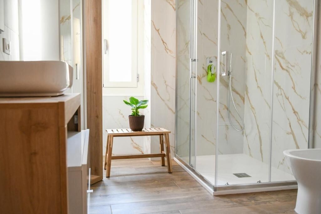 Dusche, kostenlose Toilettenartikel, Haartrockner, Bidet