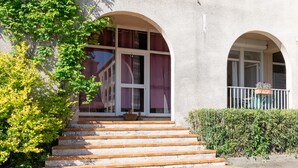 A building with a set of outdoor steps leading to a door with a number '14' above it. - Apartment '4 Personne' with Shared Pool, Wi-Fi and Air Conditioning (Cervione)