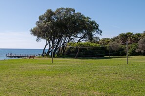 Sport court - Apartment '4 Personne' with Shared Pool, Wi-Fi and Air Conditioning (Cervione)