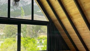 SĂšche-cheveux, serviettes fournies, savon, papier toilette