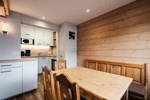 Dining - 150m from resort center, 1st floor, view resort, balcony, tv, 57m², La Clusaz (La Clusaz)