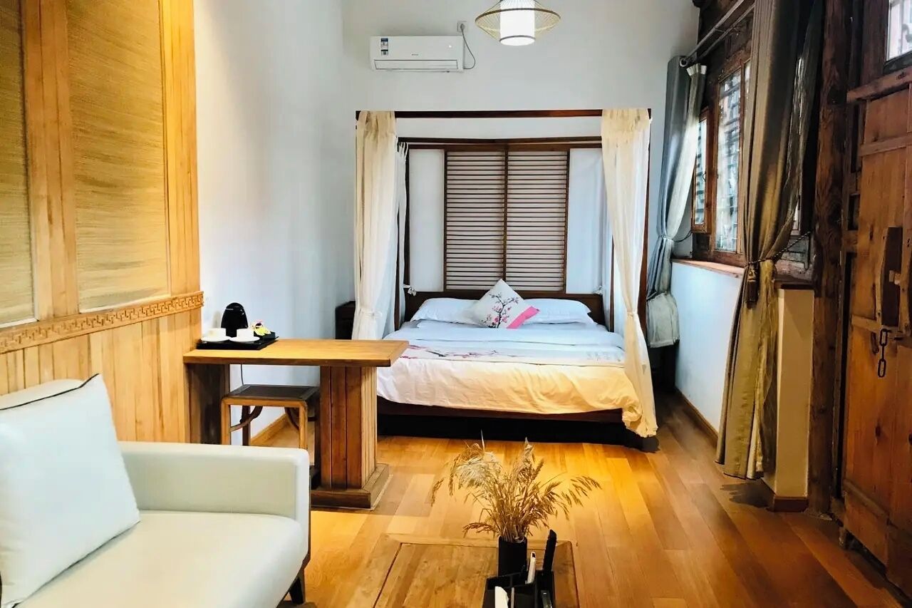 Design Double Room | Free WiFi