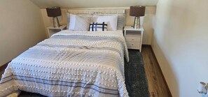 1 slaapkamer, een strijkplank/strijkijzer, wifi, beddengoed