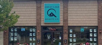 Downtown Digs - upstairs apartment in the heart of downtown Oscoda!