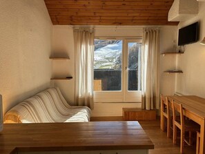 Living area - 10m from ski slopes, 2nd floor, terrace, tv, ski locker, 41m², Vars (Vars)