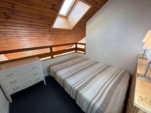 2 bedrooms, internet - 10m from ski slopes, 2nd floor, terrace, tv, ski locker, 41m², Vars (Vars)