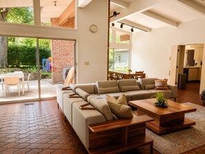 Smart TV, books, computer monitors, printers - Spacious 4BR Mid-Century Modern Retreat in Dayton with Play room and Patio (Dayton)