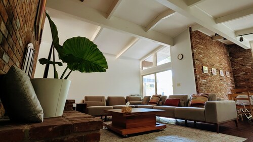 Spacious 4BR Mid-Century Modern Retreat in Dayton with Play room and Patio