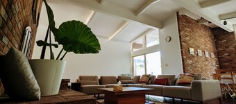 Spacious 4BR Mid-Century Modern Retreat in Dayton with Play room and Patio