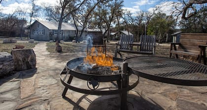Cozy Cabin Retreat - 1BR Cabin w Nature