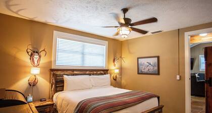 Cozy Cabin Retreat - 1BR Cabin w Nature