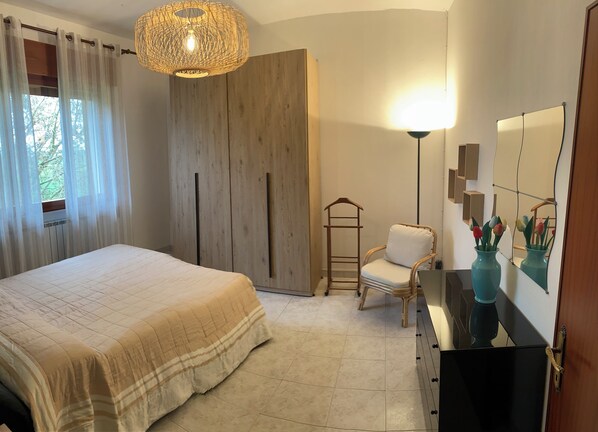 2 chambres, fer et planche à repasser, Wi-Fi gratuit, draps fournis