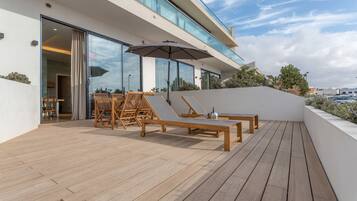 屋外ダイニングエリア