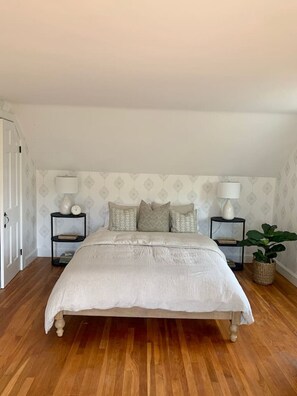 3 bedrooms, iron/ironing board, WiFi, bed sheets - Great Downtown Harwich Port Location (Harwich)