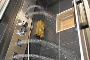 Dusche mit Handbrause