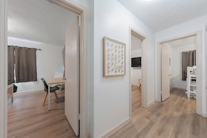 4 bedrooms, iron/ironing board, WiFi, bed sheets
