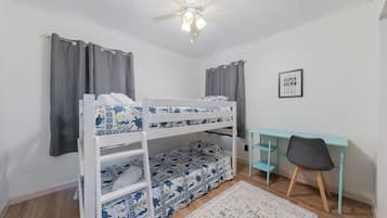 4 bedrooms, iron/ironing board, WiFi, bed sheets