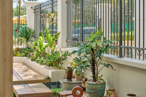 Luxury 4 bedroom Garden View Solar Villa - Tropical Garden Khem Beach