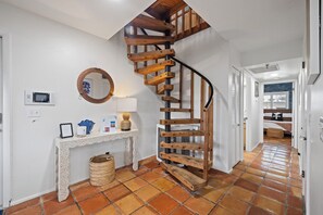 3 bedrooms, travel cot, free WiFi, bed sheets - 3-bedroom, Newly Renovated with Beach and Intercoastal Views! (Indian Shores)
