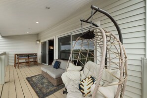 Outdoor dining - 3-bedroom, Newly Renovated with Beach and Intercoastal Views! (Indian Shores)