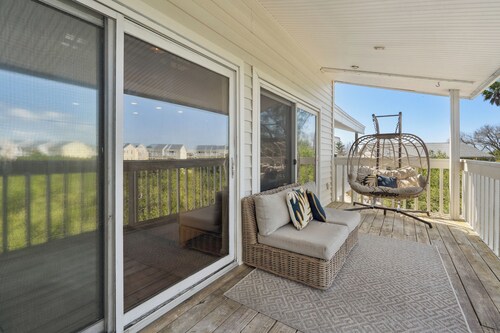 3-bedroom, Newly Renovated with Beach and Intercoastal Views!
