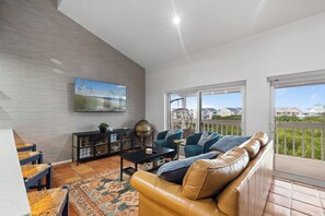 Smart TV, futbolito y libros 