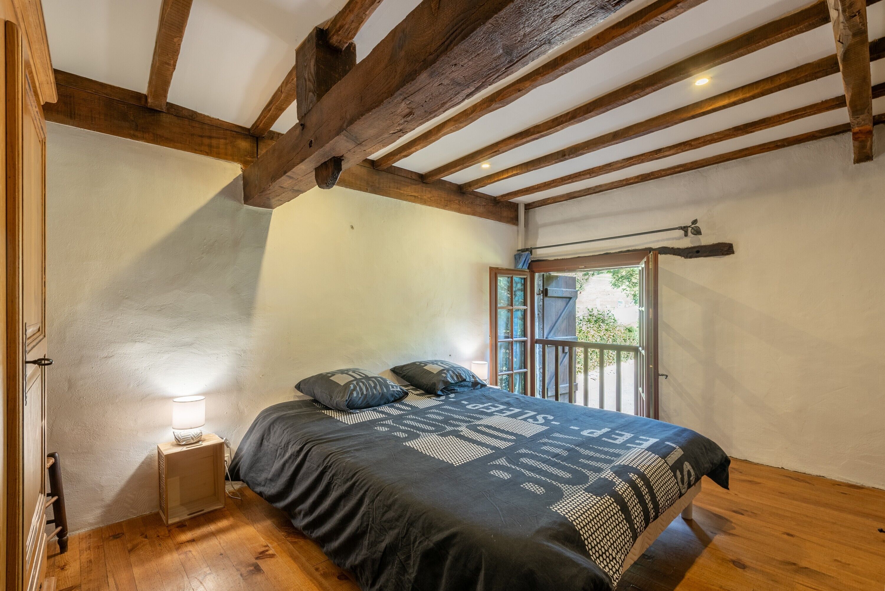 4 chambres, fer et planche à repasser