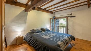 4 bedrooms, iron/ironing board