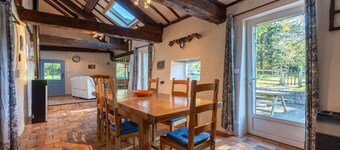 Cottage in a Charming Shepherd’s House, Vast Private Land in the Heart of the Pyrenees