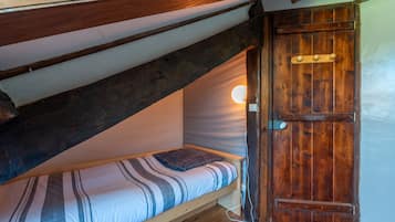 4 bedrooms, iron/ironing board