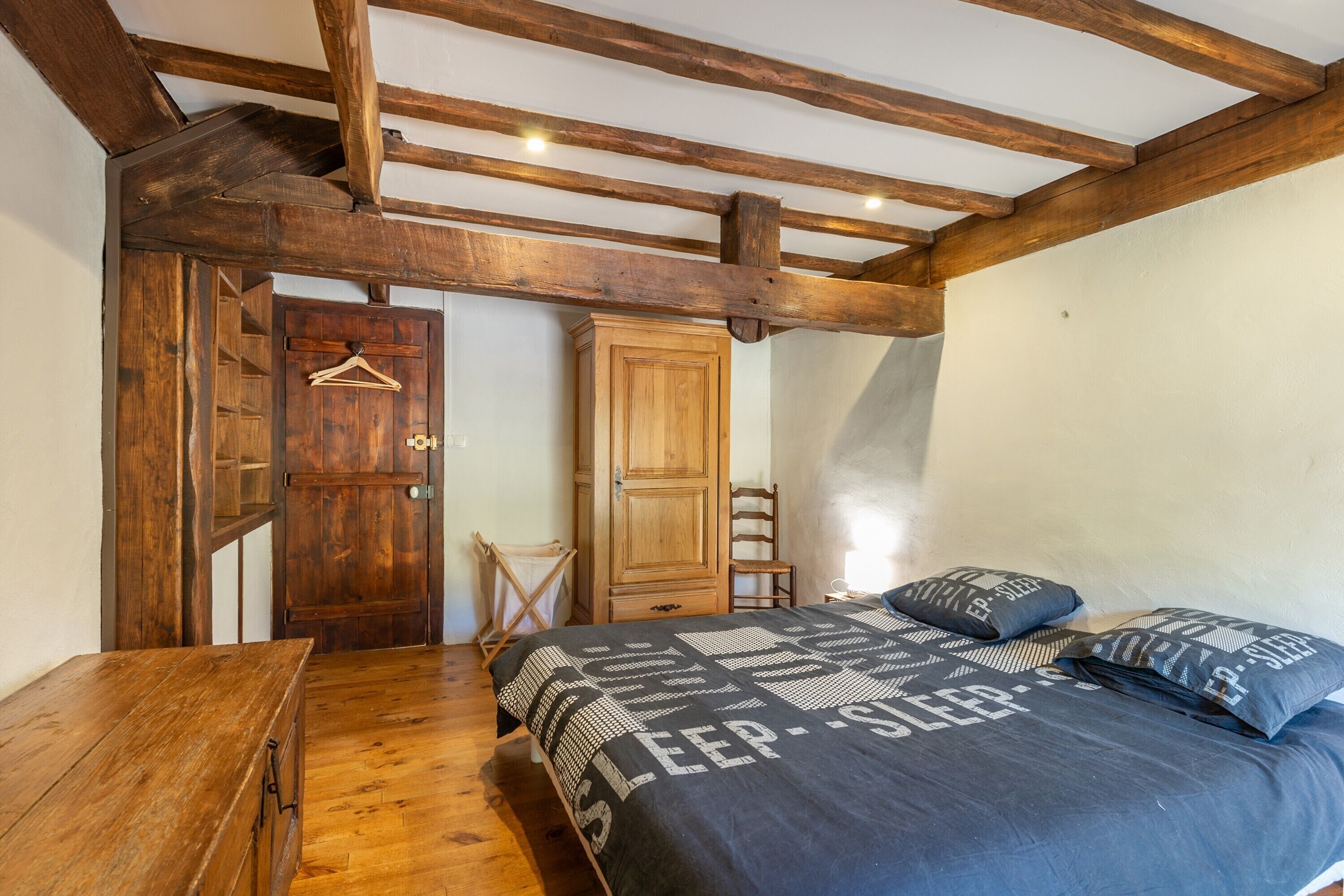 4 bedrooms, iron/ironing board