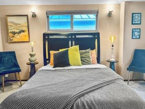 2 bedrooms, internet, bed sheets