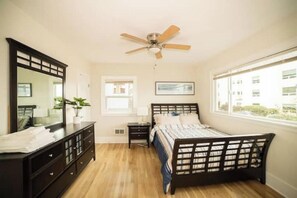 1 多间卧室、上网接入、床单