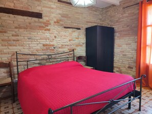 2 habitaciones, tabla de planchar con plancha, internet y ropa de cama 