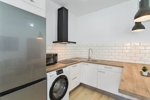 Microwave, coffee/tea maker, electric kettle, toaster