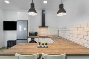 Microwave, coffee/tea maker, electric kettle, toaster - Vacation Apartment 'Isleta - Segundo A' with Wi-Fi (Las Palmas)