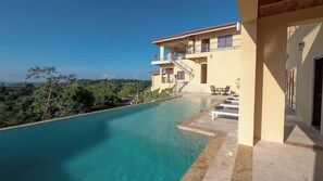 Pool - Casa Amarillo Jaco Beach (Playa Hermosa)