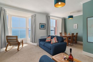 Smart TV - 5 Paragon Court - Sea Front Apartment (Tenby)