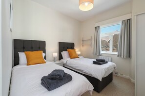 2 bedrooms, travel cot, free WiFi, bed sheets